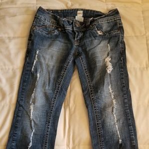 Capri jeans with holes
